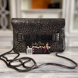 ‼️SOLD‼️🍀💁🏽‍♀️MCM Wallet on Chain/Crossbody Pebbled Leather 💁🏼‍♀️🍀